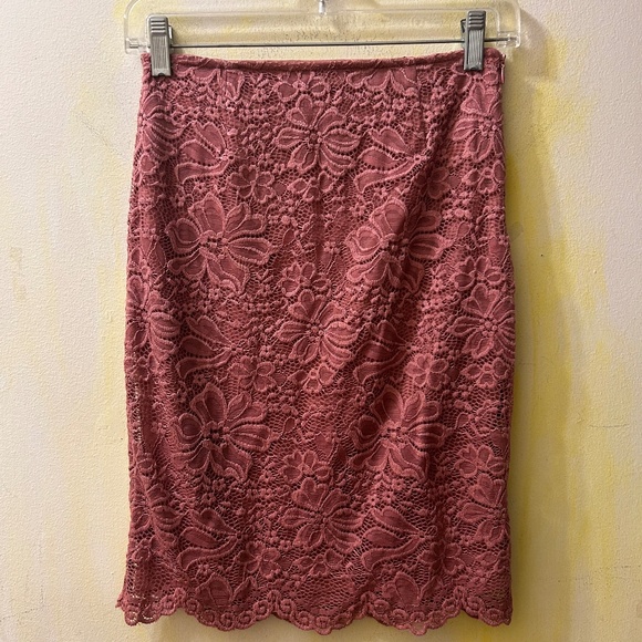 Lace skirt - Picture 1 of 5